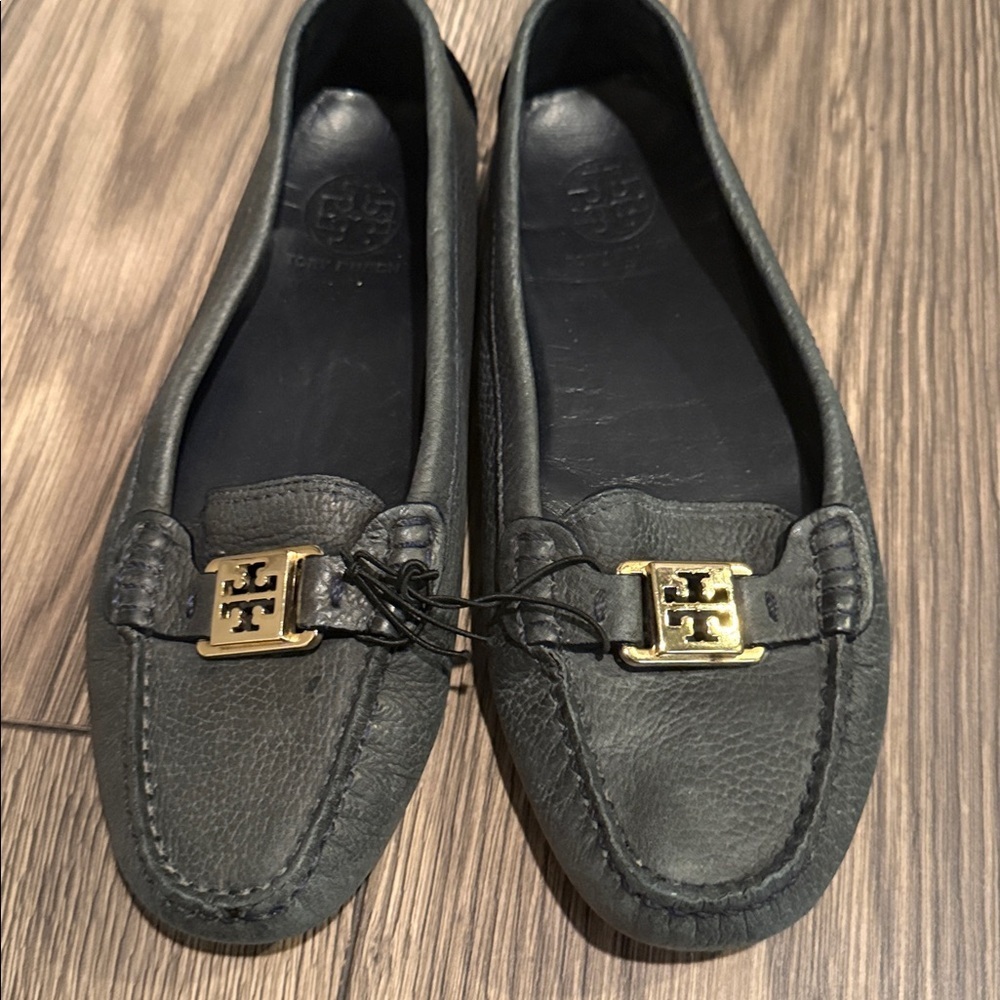 Tory Burch Kendrick Black Leather Driving Loafers with Gold Logo Classic Comfort - Picture 5 of 14